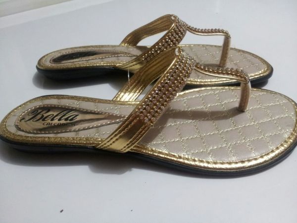 Rasteirinha com Strass Dourada Dedo Ref. R09