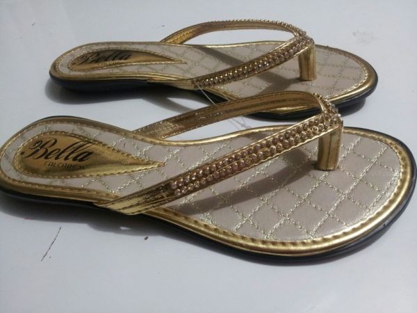 Rasteirinha com Strass Dourada Ref. R07